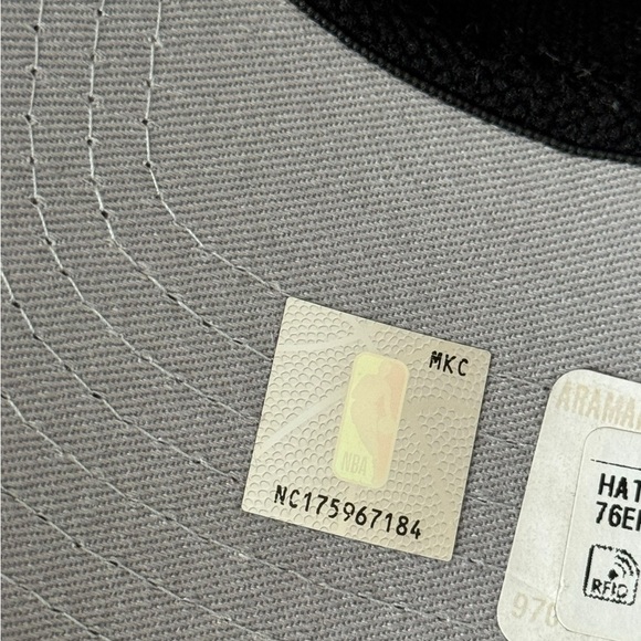 New Era Black and White 76 Cap - Picture 5 of 16